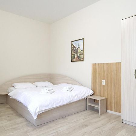 Buk Apartments On Doroshenka 25 Lviv Dış mekan fotoğraf
