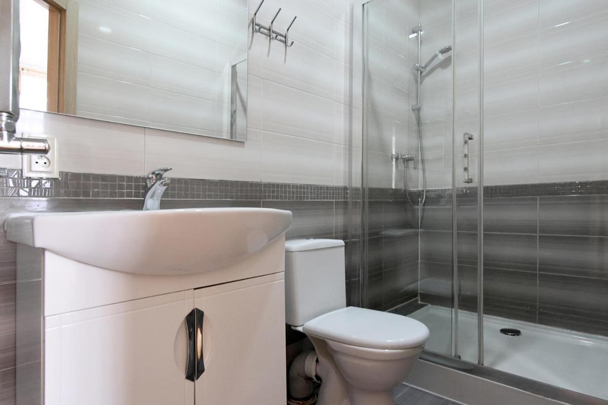 Buk Apartments On Doroshenka 25 Lviv Dış mekan fotoğraf