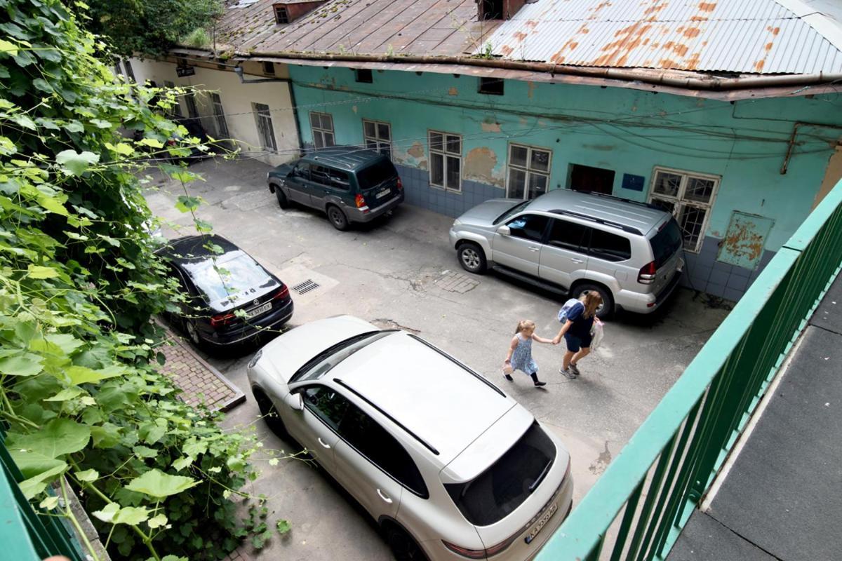 Buk Apartments On Doroshenka 25 Lviv Dış mekan fotoğraf